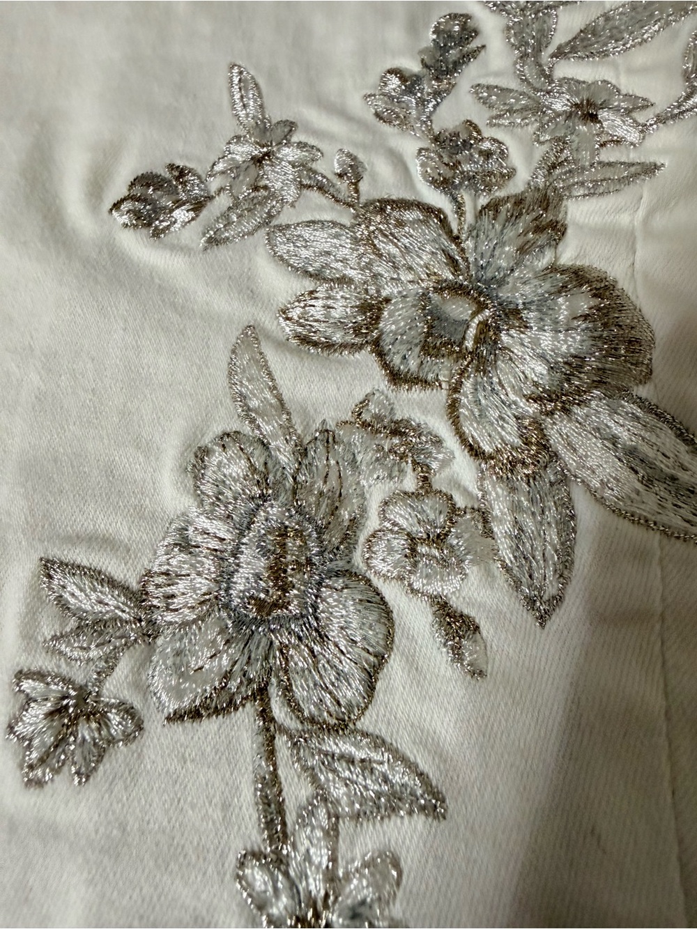 White House Black Market Embroidered White Crop Jeans for Women - Brand: - Picture 3 of 9